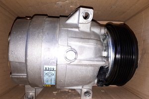 Компресор кондиціонера Renault Trafic 1.9 dci 2.5 dci 01 ->06 Renault Франція 7701499860