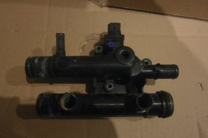 Термостата Renault Trafic 2.5 dci 03->14 Оригінал б\у 8200709142