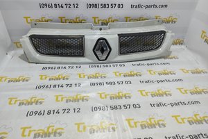 Решітка радіатора Renault Trafic 01-06