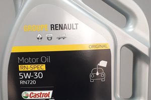 Моторна олива Castrol GTX RN 5W-30 RN720 5L 7711658108