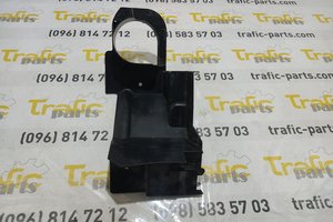 Дефлектор радіатора лівий Renault Trafic 01-14