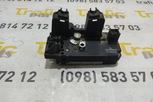 Замок бічних лівих зсувних дверей електричний Renault Trafic 01-14