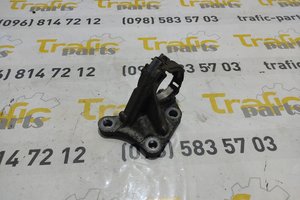 Кронштейн півосі правої Renault Laguna 2.0 dci