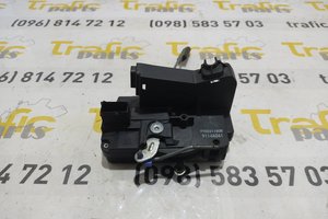 Замок дверей передній правий механічний Renault Trafic 01-14