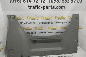 Обшивка салону права Renault Trafic 01-14