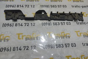 Кронштейн заднього бампера правий Renault Trafic 01-14
