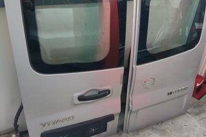 Двері задні розпашні (R L) Opel Vivaro 3 1.6 БУ. (колір сірий)