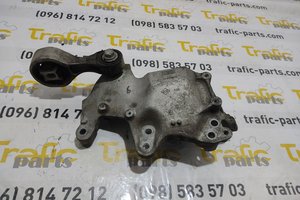 Кронштейн двигуна правий Renault Trafic 1.6 dci 14-19