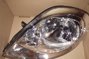 Фара передня ліва Renault Trafic 07->14 Renault Румунія 82 00 701 354