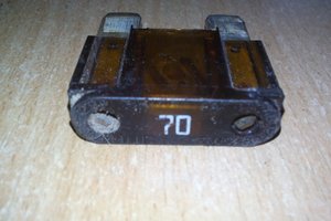 Запобіжник 70A на Renault Trafic 01->14 Renault Оригінал б/у 7700410543